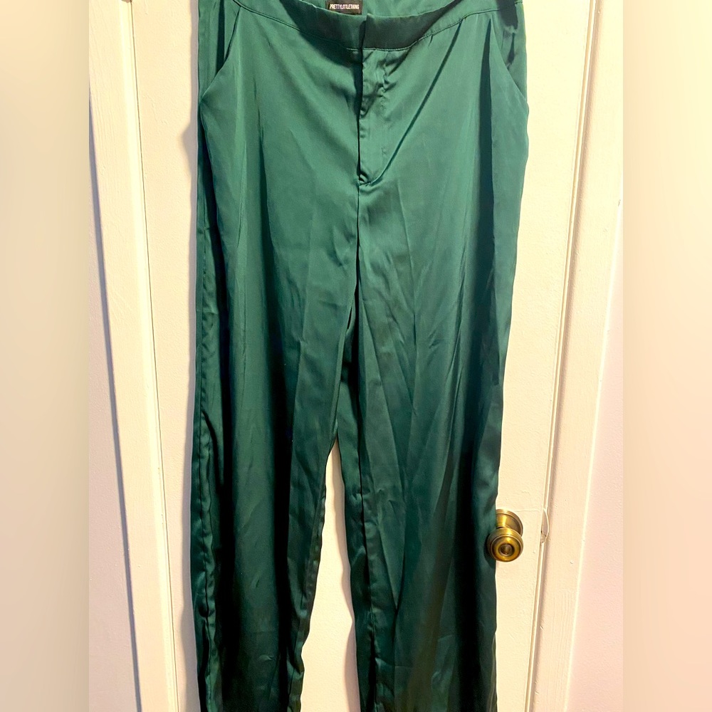 PRETTY Little thing co-ord set. Emerald green sating pants with zipper closure!